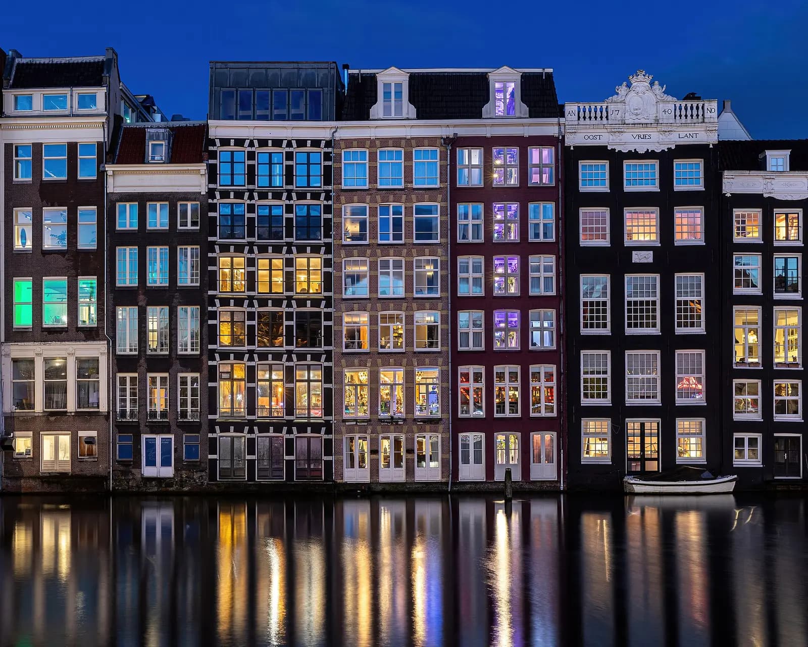 Kanal Amsterdam saat senja