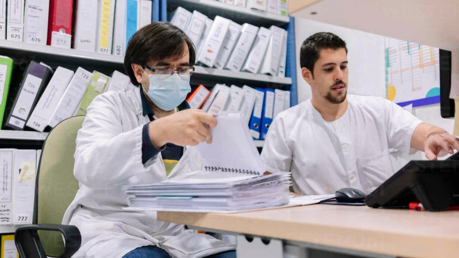 Photographs of the entire hospital pharmacy area within a hospital.